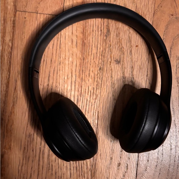 Beats by Dre Studio Over-Ear Black Wireless Headphones - Picture 1 of 7